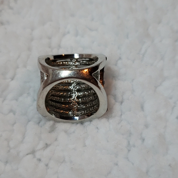 Express Ring - Picture 5 of 7